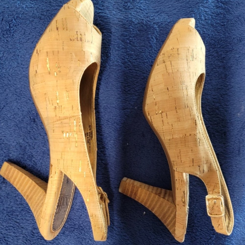 Sofft Tan Cork Open Toe Shoe With A 2 In Heal And… - image 5
